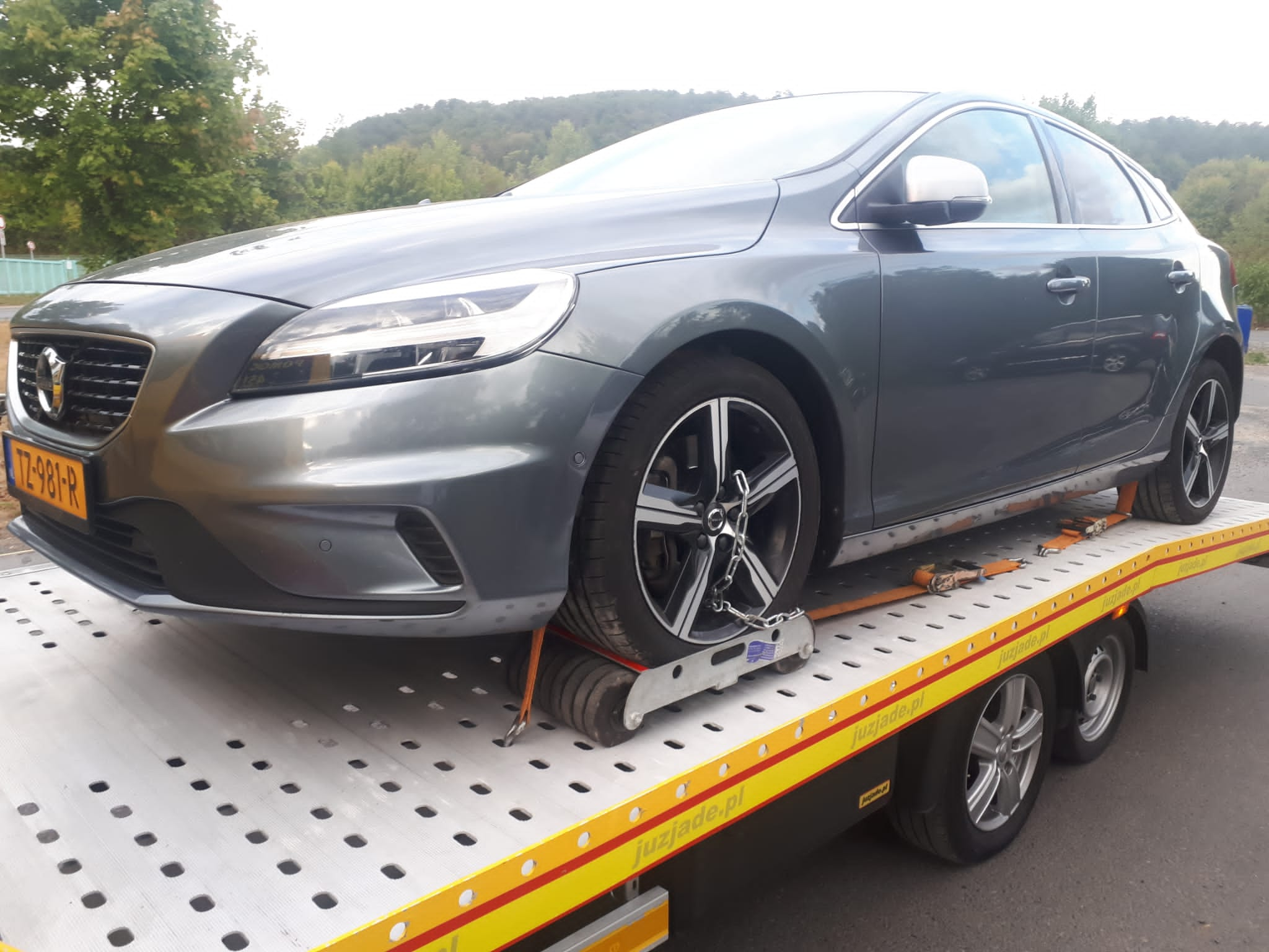 Nasza laweta Magdeburg zapewnia bezpieczny przewóz Twoich pojazdów. Zaufaj nam w kwestii transportu na terenie miasta i okolic.