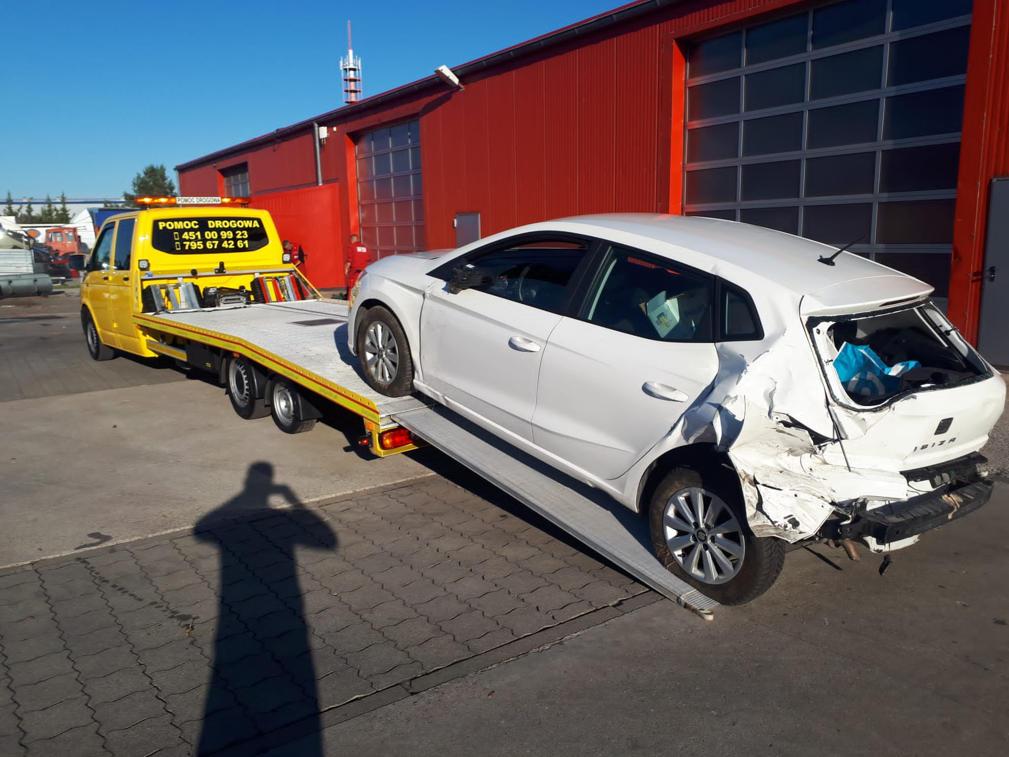 Oferujemy konkurencyjne ceny na usługi holowania Magdeburg. Oszczędzaj podczas transportu pojazdu.