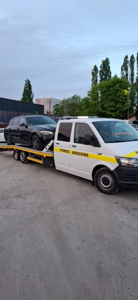 Samochód na autostradzie, profesjonalna pomoc drogowa Magdeburg udziela wsparcia kierowcy